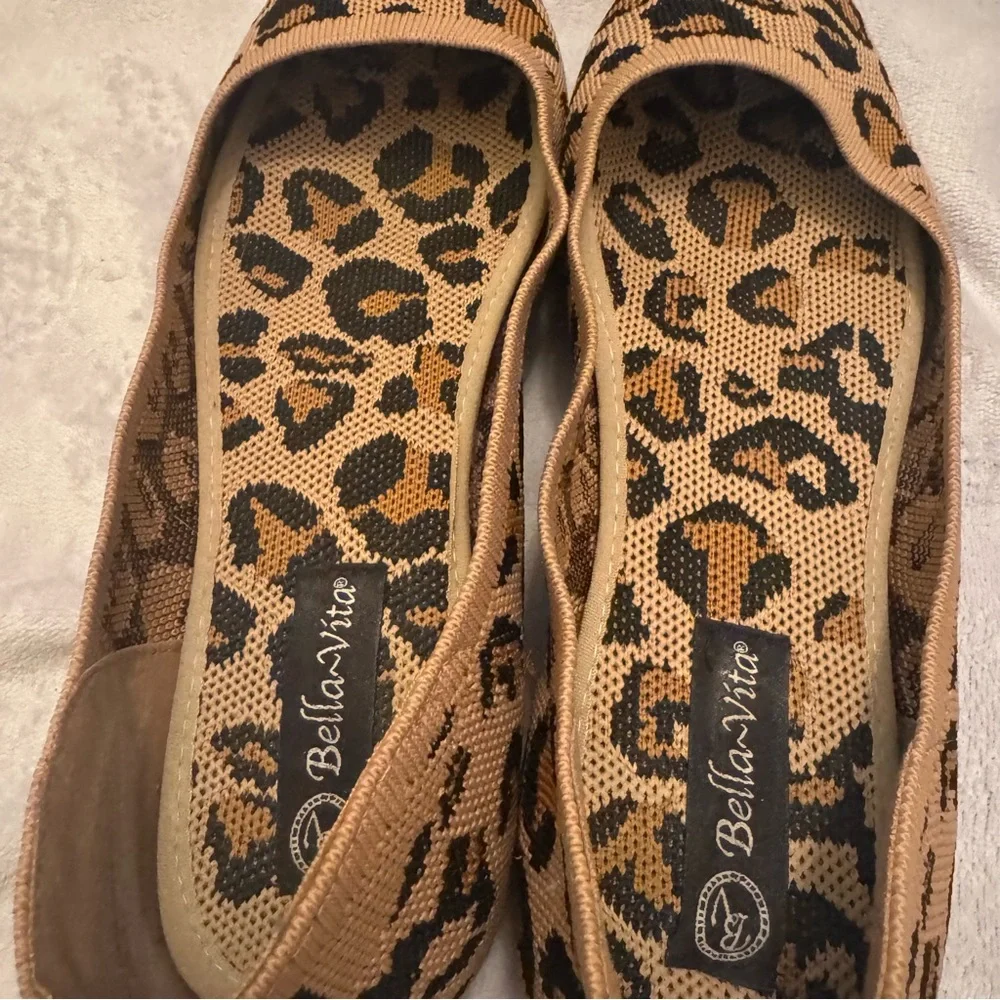 Bella Vita Mireya Leopard Print Pointed Toe‎ Flats Size 9 Animal Print Knit